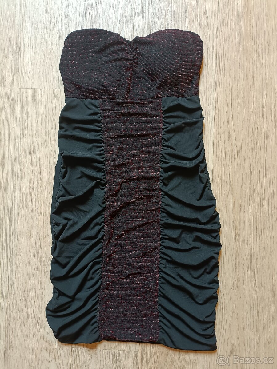 Černé společenské šaty