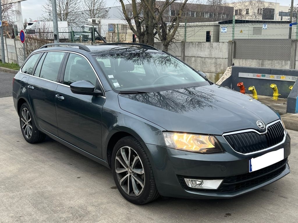 ŠKODA OCTAVIA 3 1,6 TDI 77 KW BOLT UBER AUTOPŮJČOVNA
