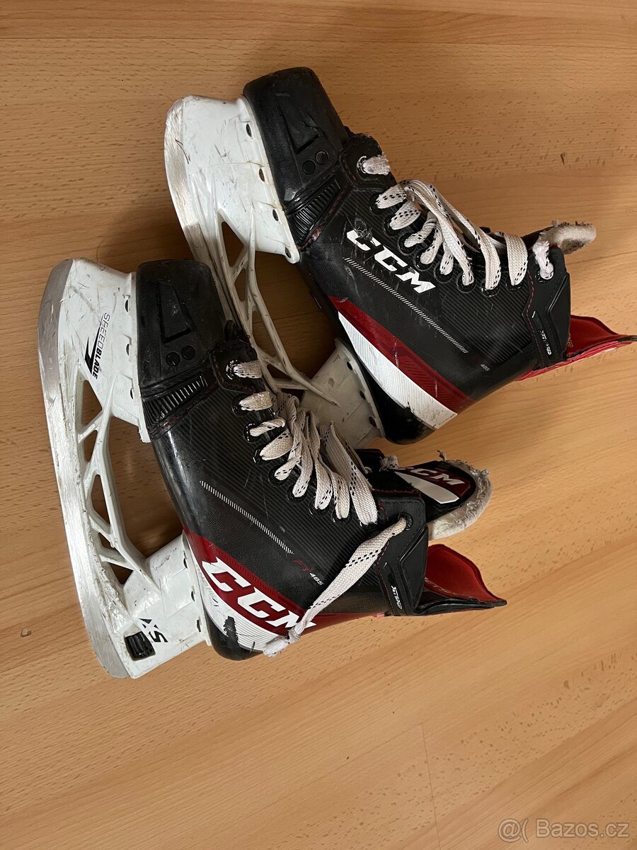 Prodám hokejové brusle CCM Jet speed FT 485 XS