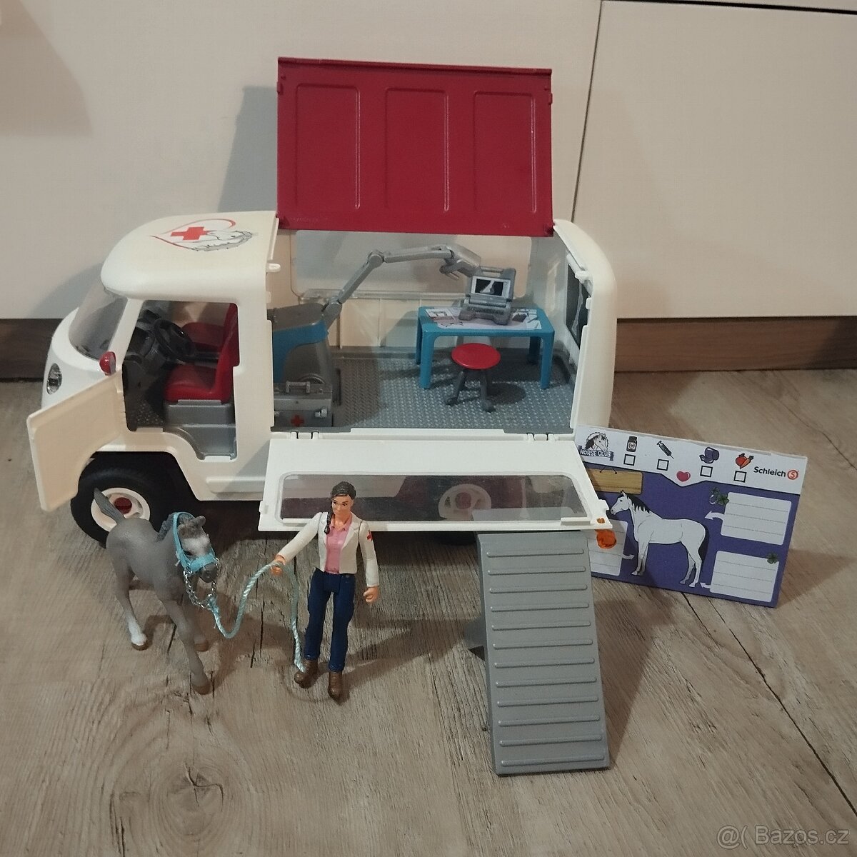 Schleich sanitka a příslušenství
