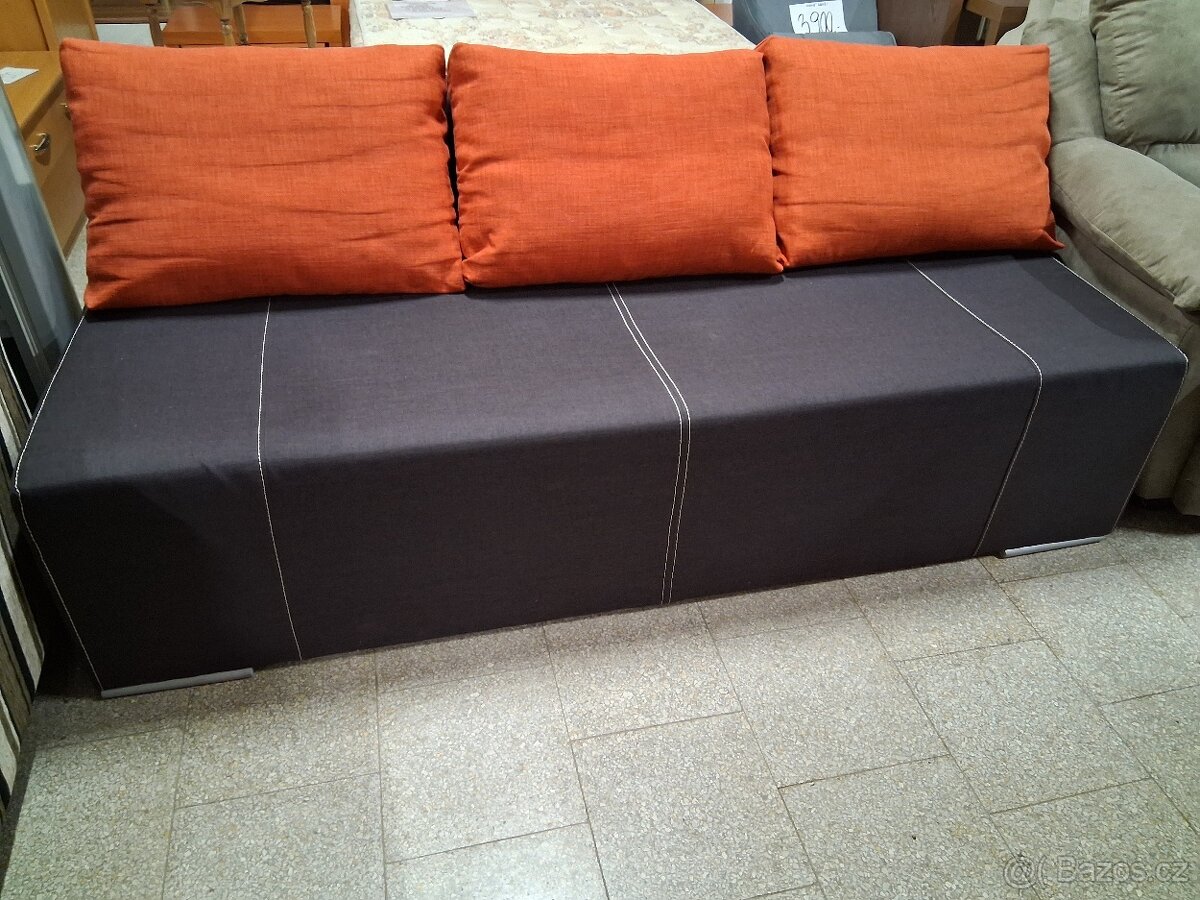 Pohovka rozkládací s úložným prostorem