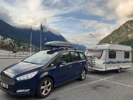 Karavan Hobby přestavěný pro až 5 osob