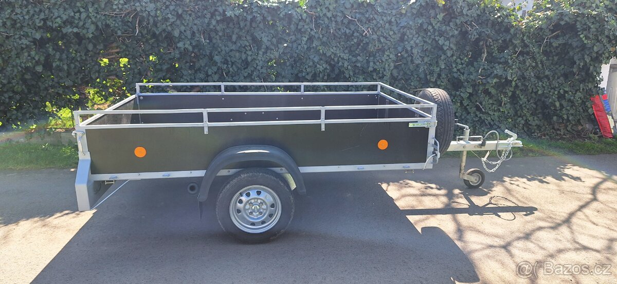 Prodám přívěsný vozík pevné konstrukce