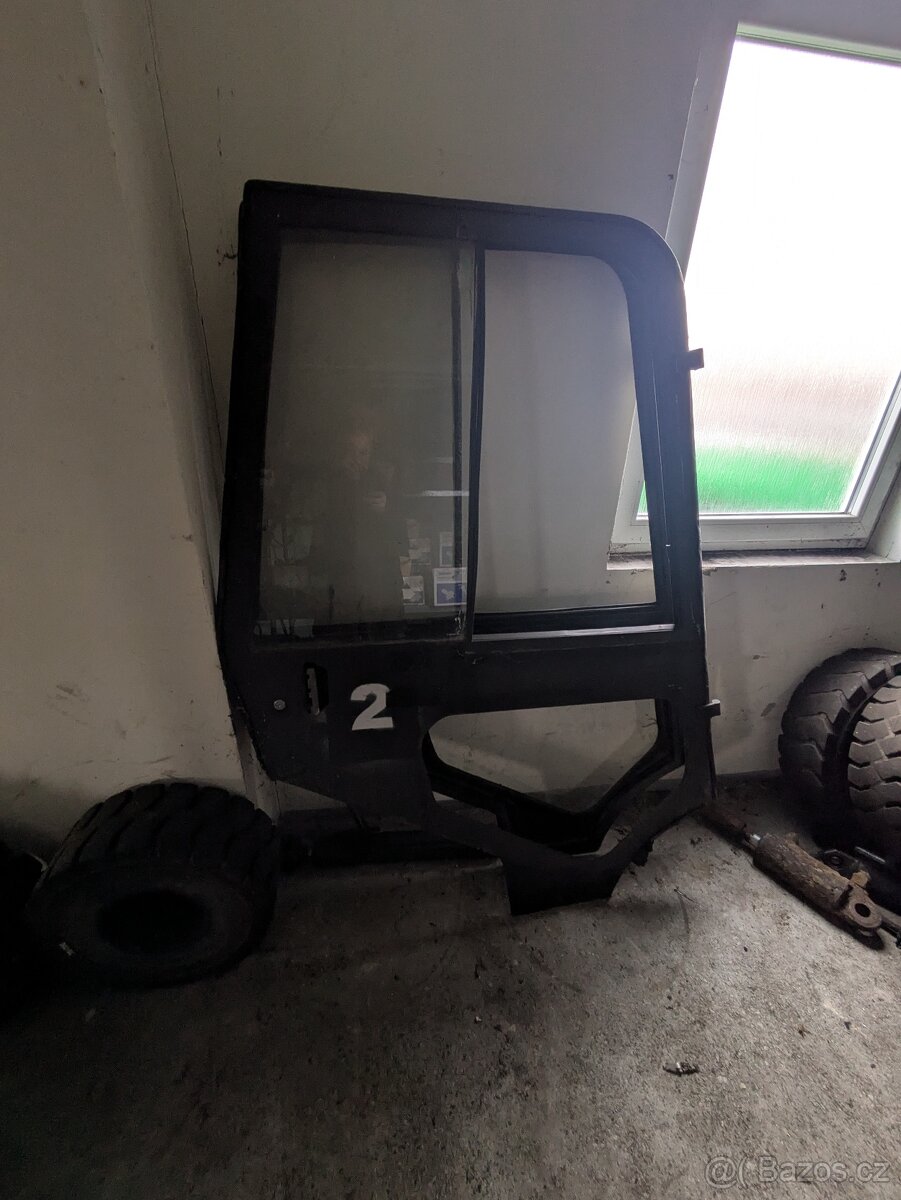 dveře z vysokozdvižného vozíku