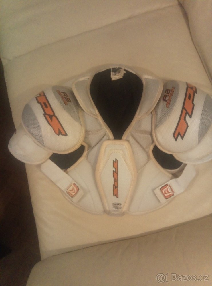 Hokejové chrániče ramen