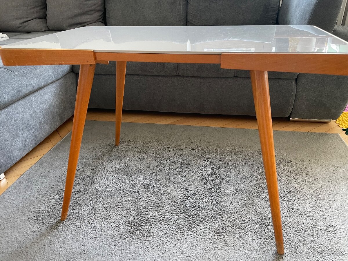 Retro konferenční stolek