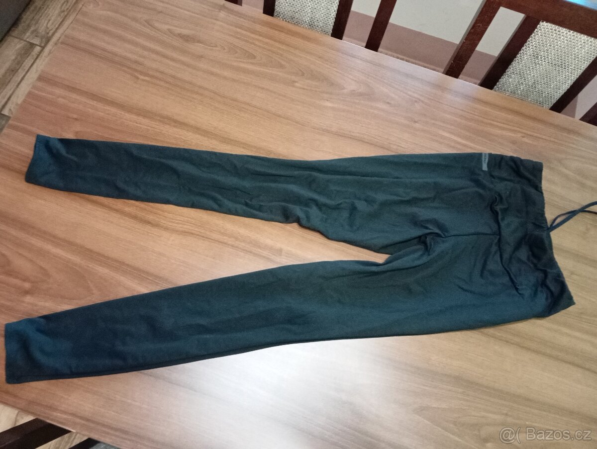 Jezdecká přilba, oblečení, dečka