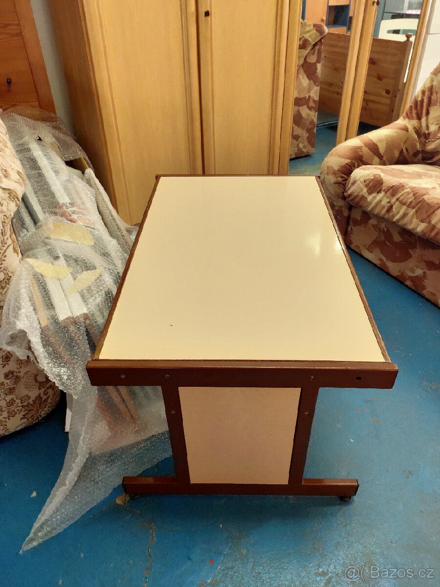 Prodám stolek