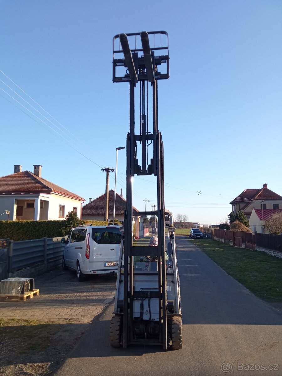 Vysokozdvižný bateriový vozík Nissan