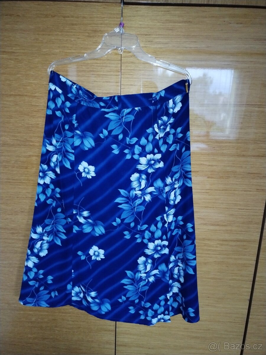 Sukně modrá, se vzorem