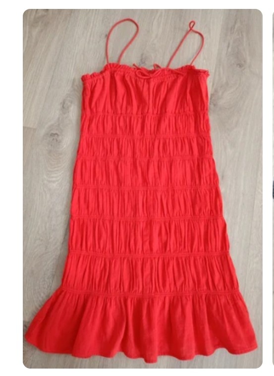 Mix oblečení , šaty, sukně, trička atd..