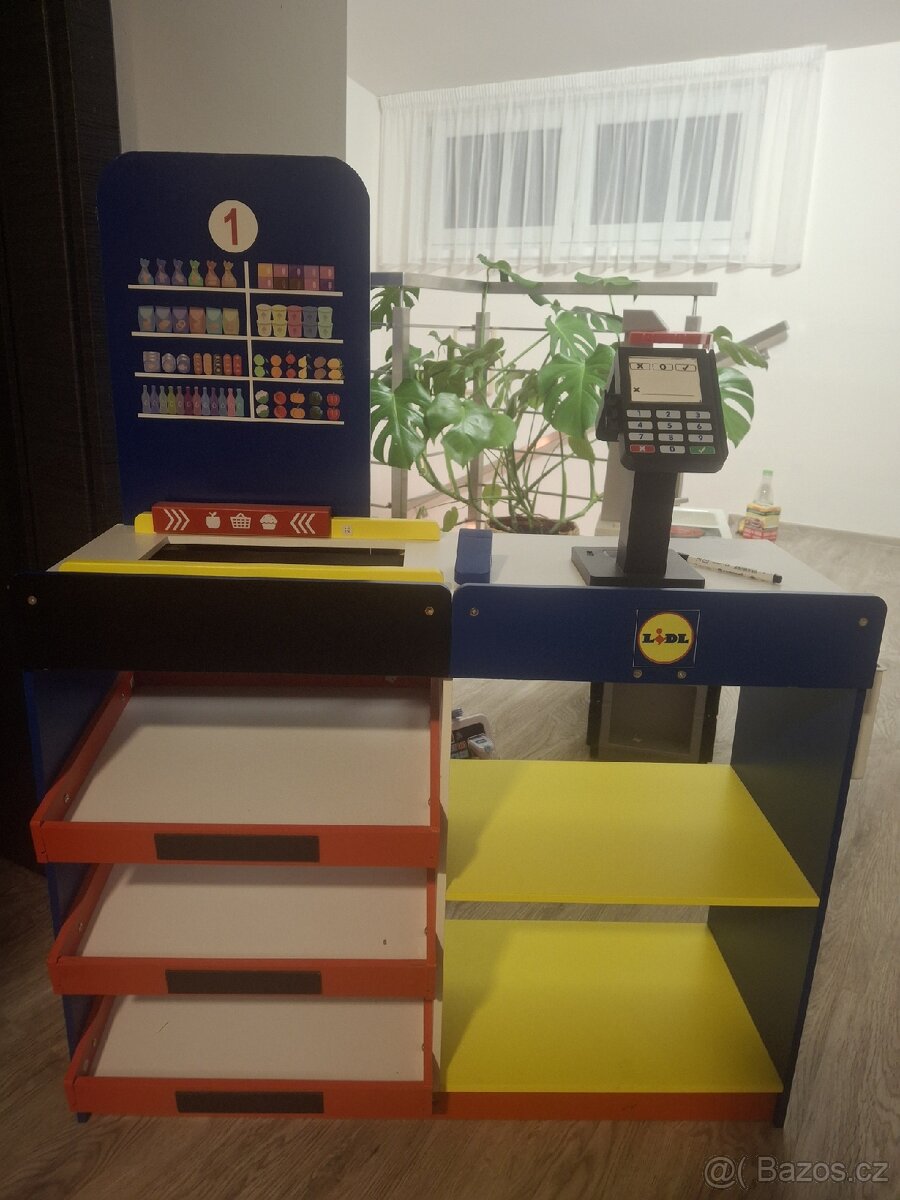 Dřevěný obchod Lidl