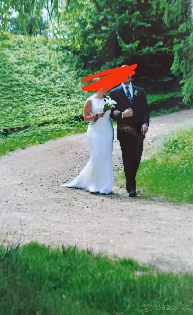 Hedvábné svatební šaty s vlečkou