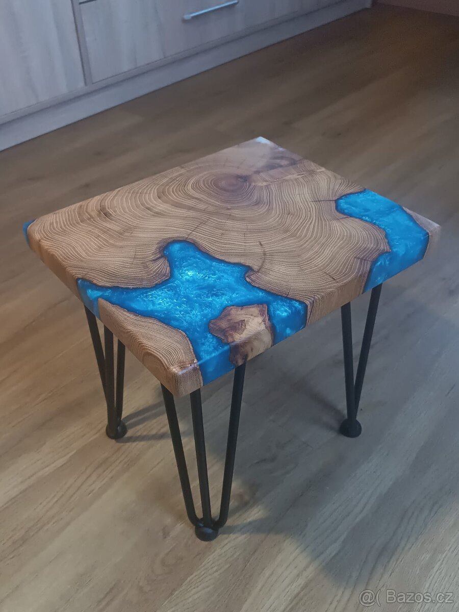 Designový stolek ručně vyráběný