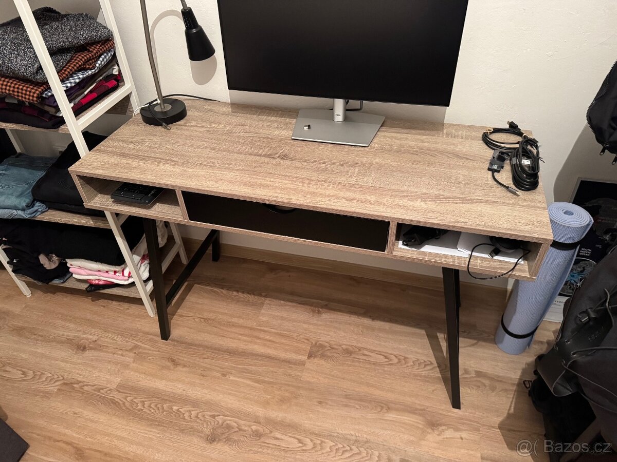 Psací stůl