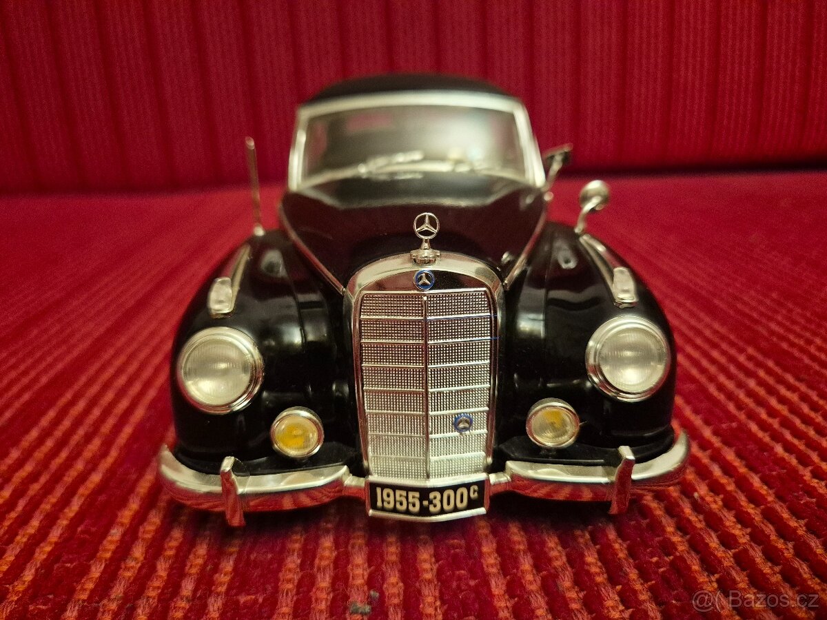 Prodám model 1:18 Mercedes Benz 300C