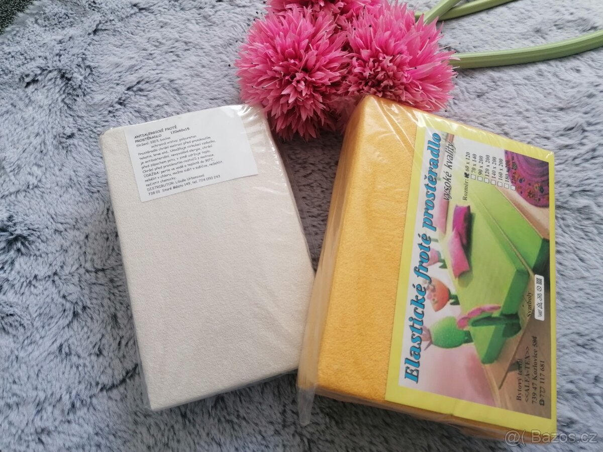 Dvě froté prostěradla do postýlky - nové