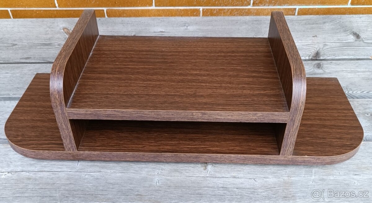 Polička na zavěšení i postavení