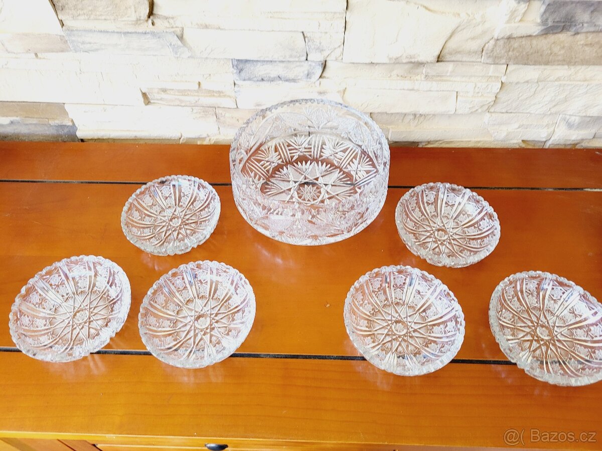 SADA KŘIŠŤÁLOVÉHO SKLA- MÍSA VELKÁ +MENŠÍ KRÁSNÁ