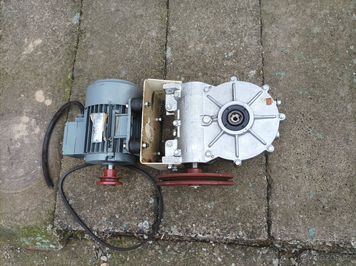 Prodám motor s převodovkou z mandlu