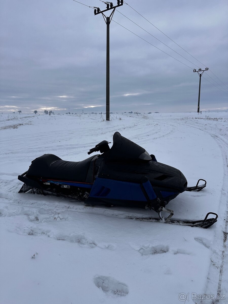Sněžný skútr Yamaha v-max 600 LE