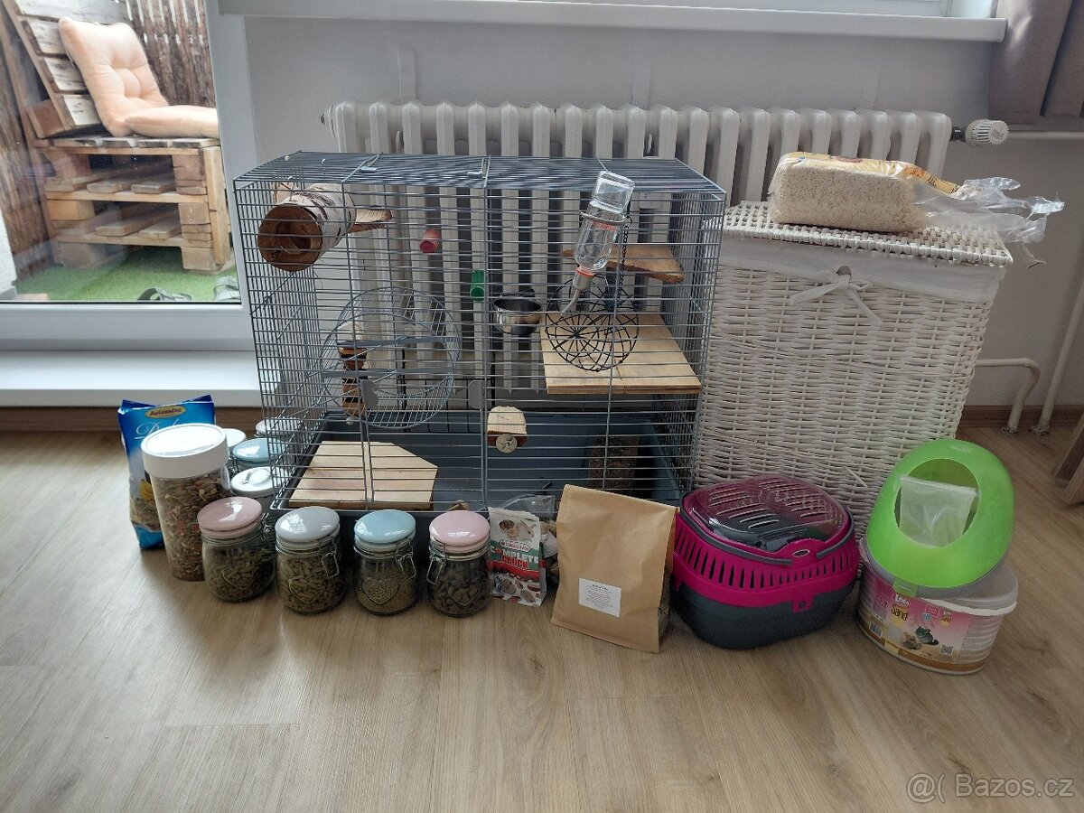 Klec s kompletním vybavením