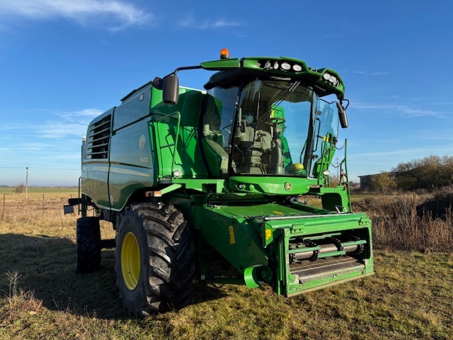 Sklízecí mlátička John Deere T670i