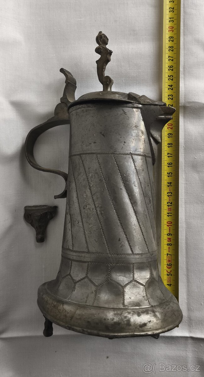 starožitná cínová konvice