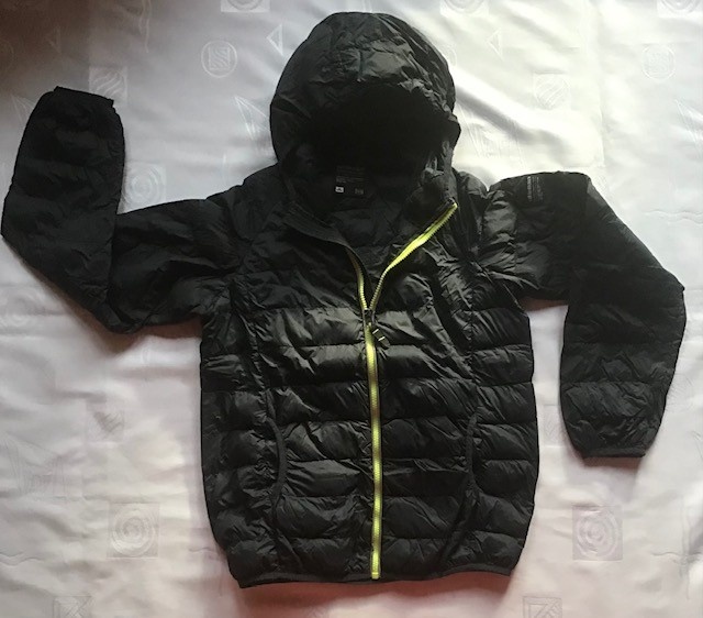 Černá bunda s kapucí, vel. 11-12 let = 70 Kč