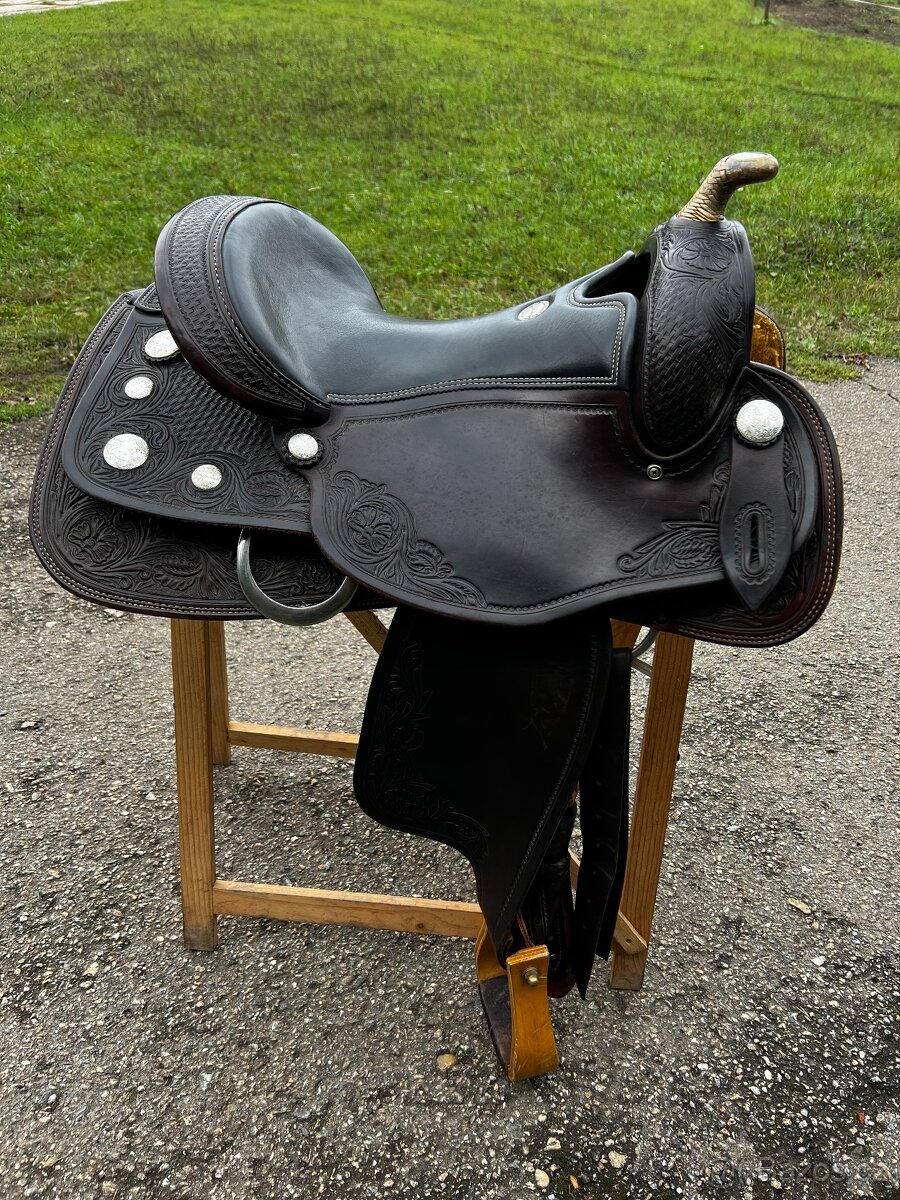 Western sedlo se zdobením