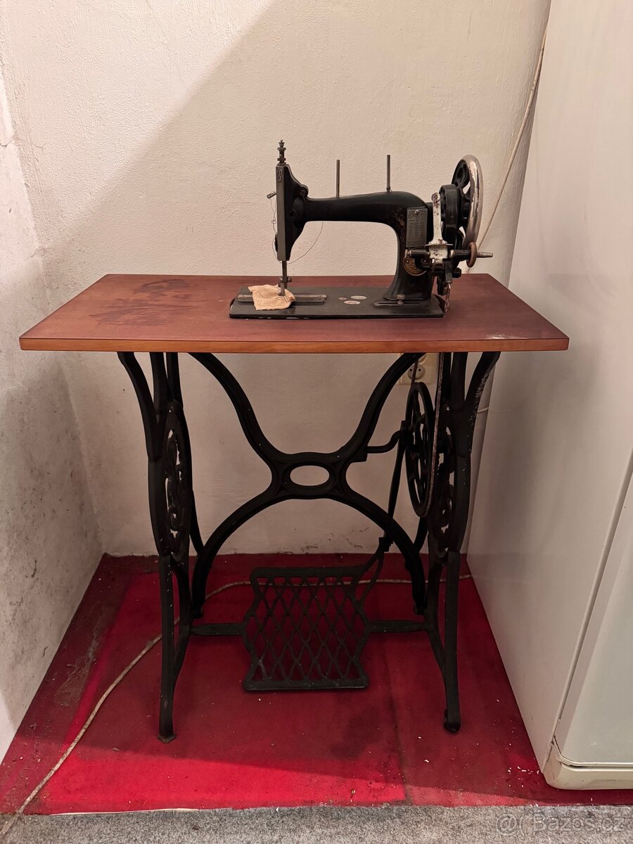 Starožitný šicí stroj Gritzner