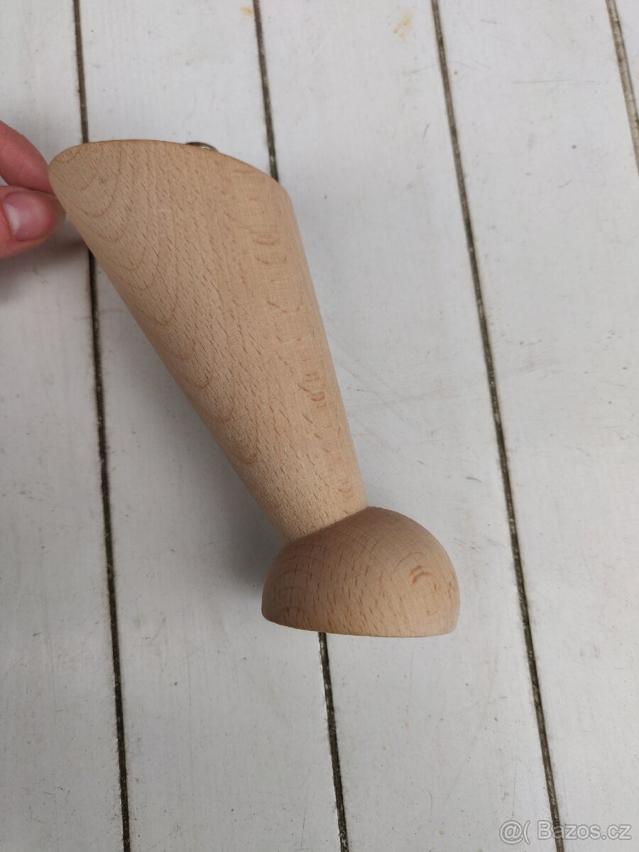 Nohy na nábytek - šikmé, celodřevěné