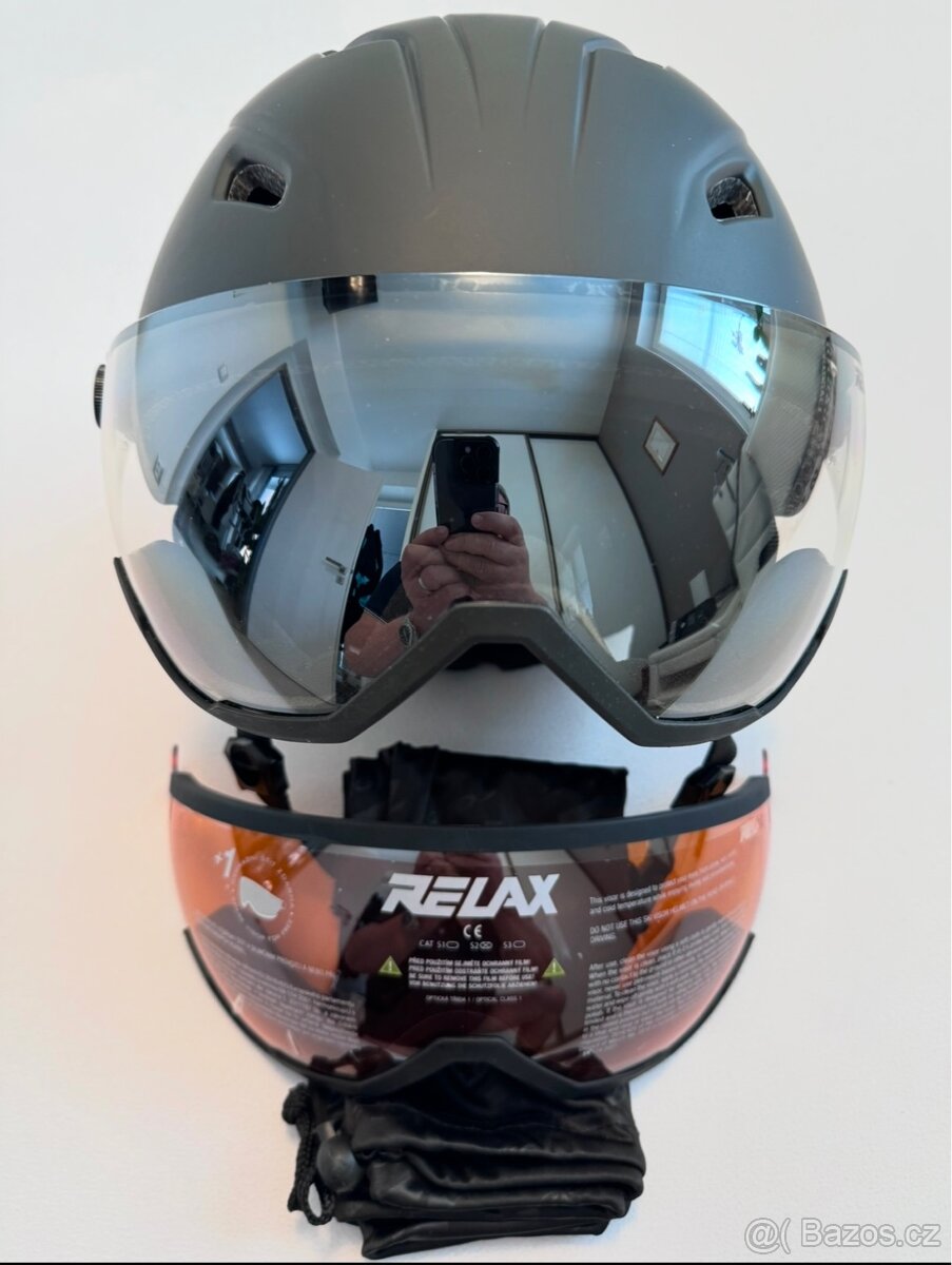 Prodám lyžařskou helmu se štítem