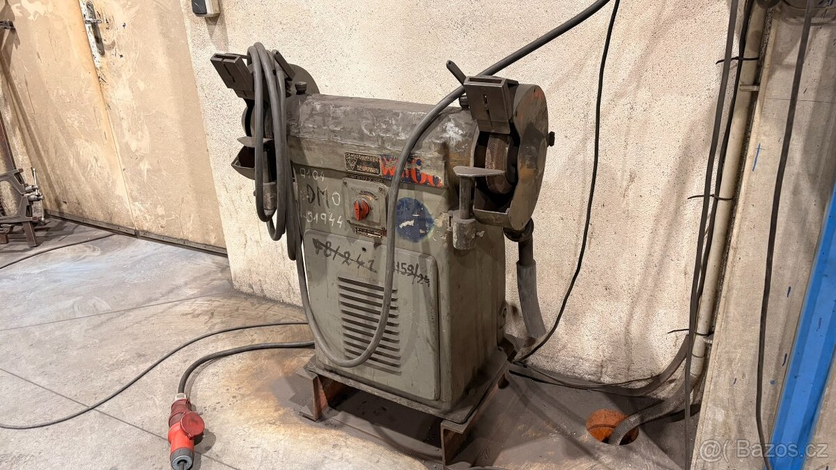 Bruska dvoukotoučová