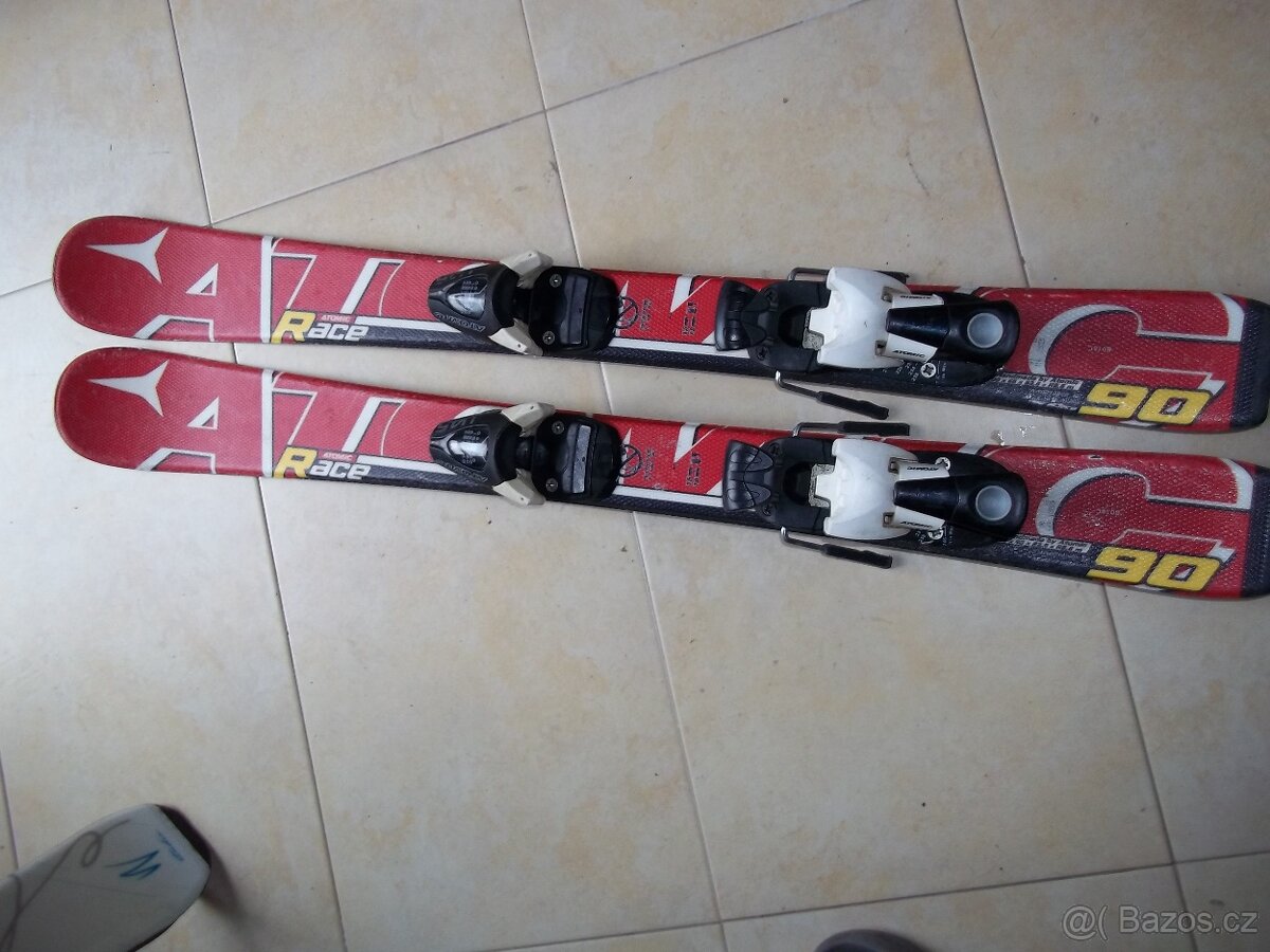 Dětské carvingové lyže Atomic 90 cm