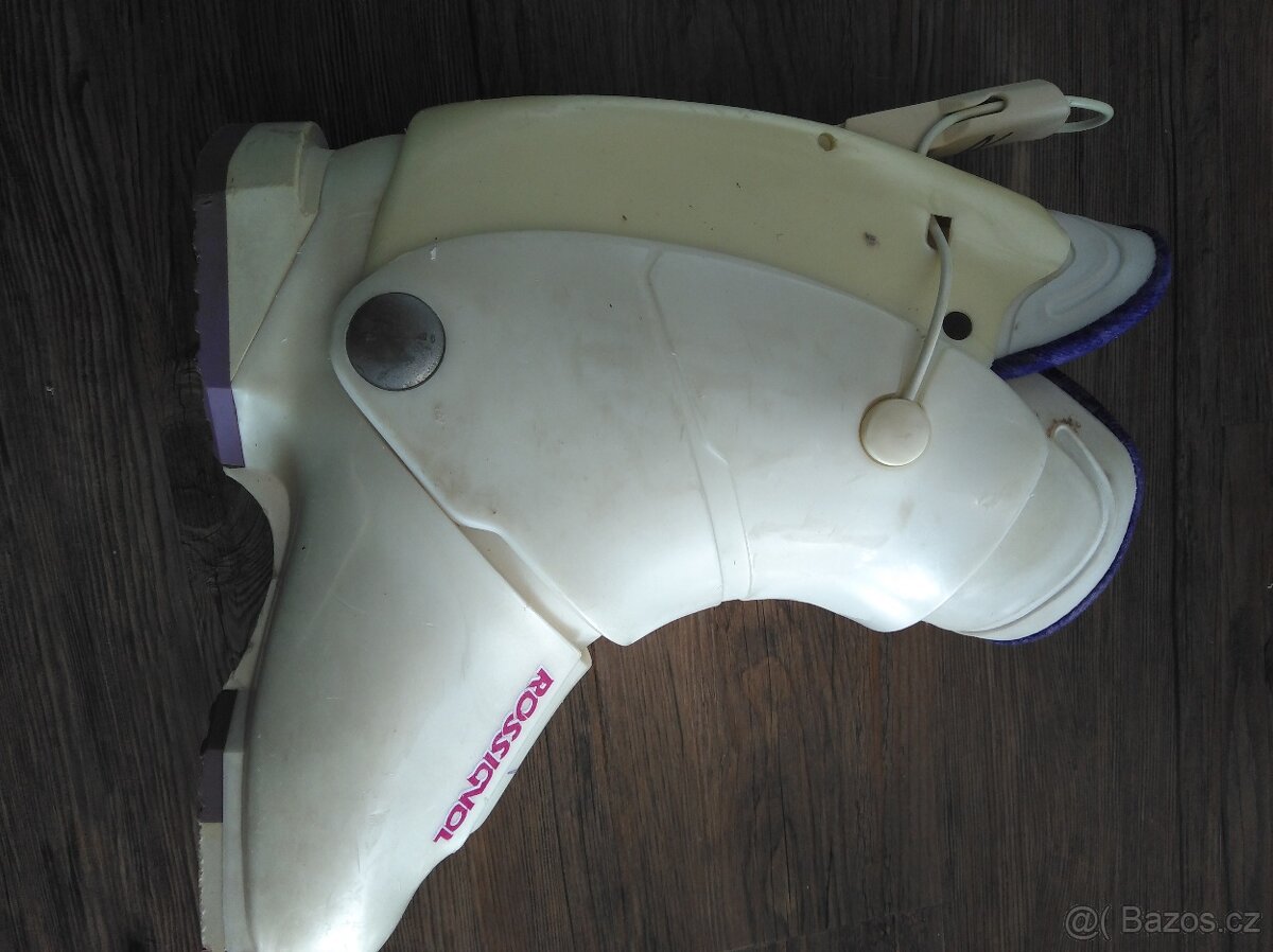 Prodám dětské bílé lyžáky ROSSIGNOL velikost 38