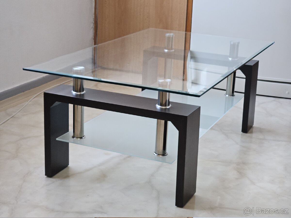 Skleněný konferenční stolek do obýváku