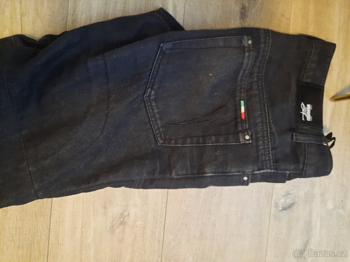 Motorkářské džíny