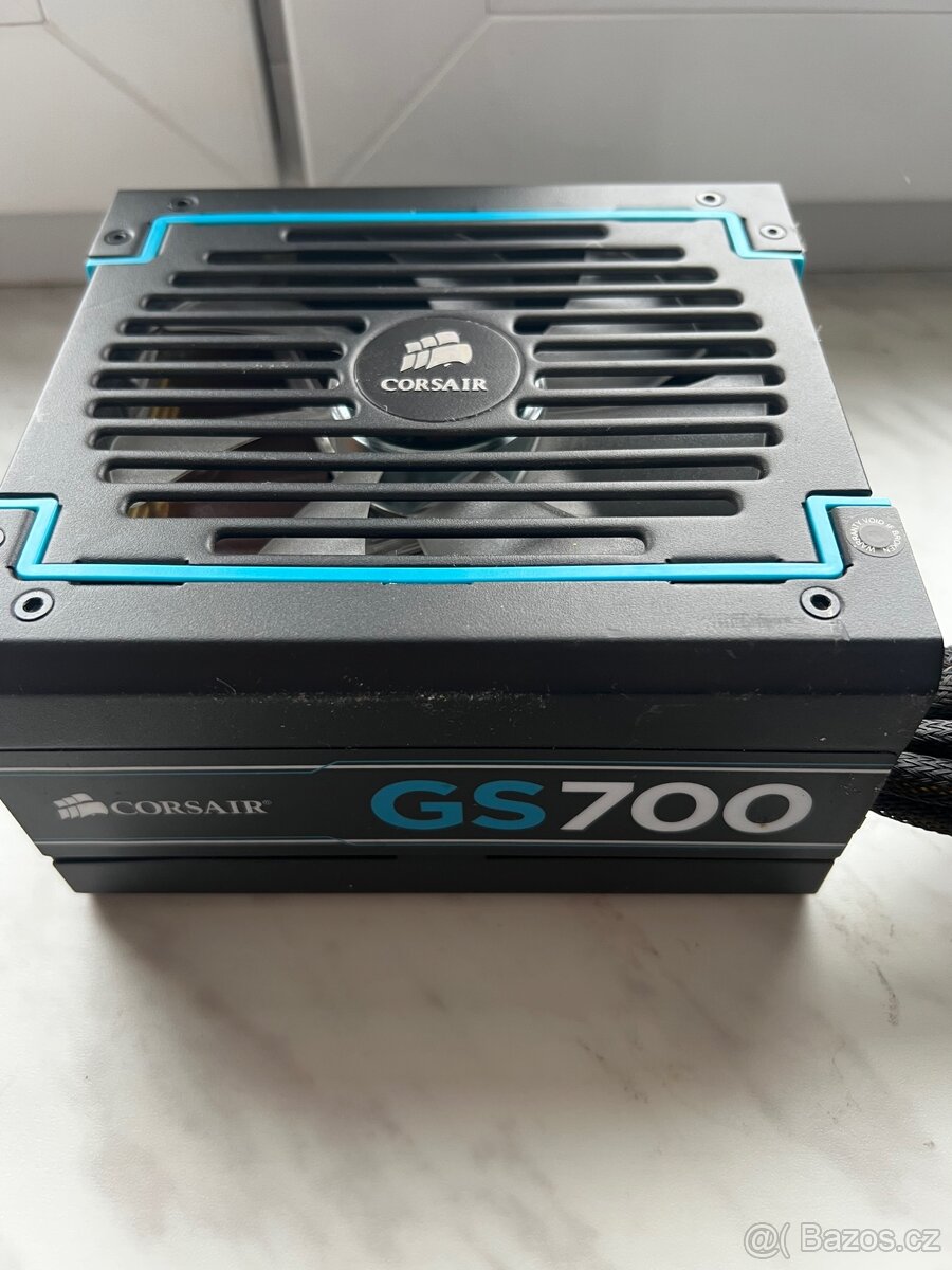Corsair GS700 - počítačový zdroj