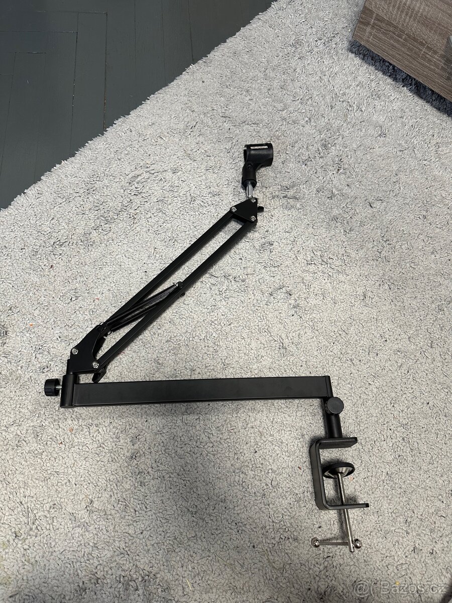 Mikrofon rameno nebo na webku