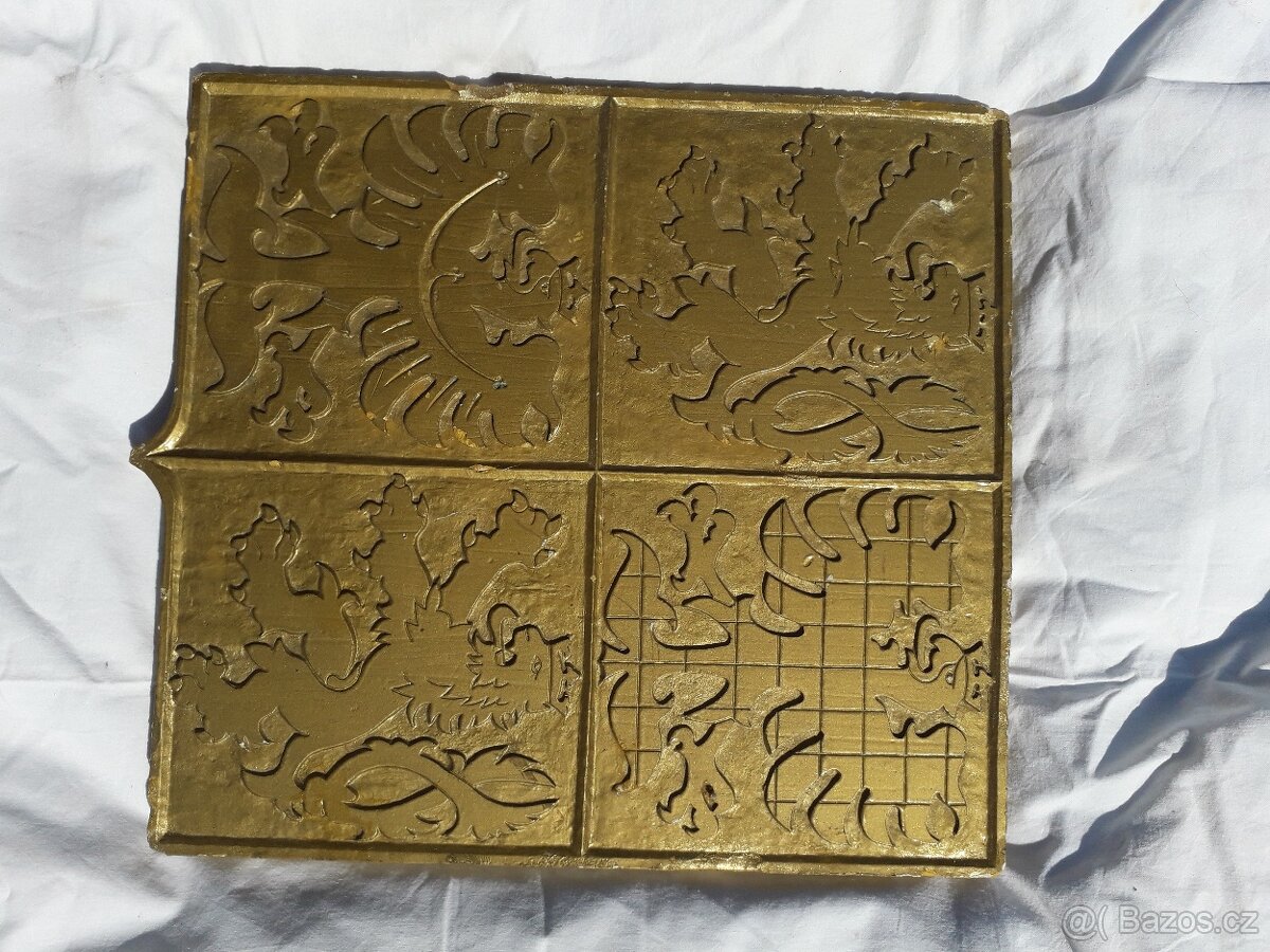 Levně prodám státní znak-sádrový, zlaté barvy.