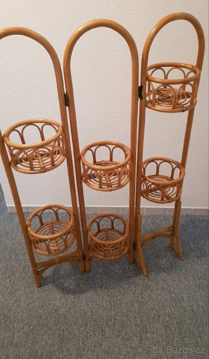 Masivní ratanový paraván na květiny