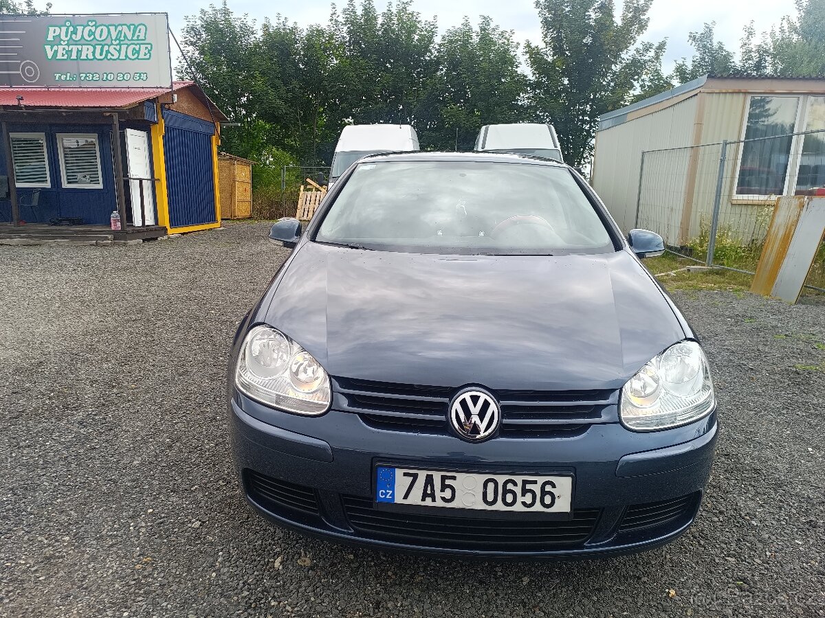 VW Golf 5 2007 1.6 benzín – pronájem