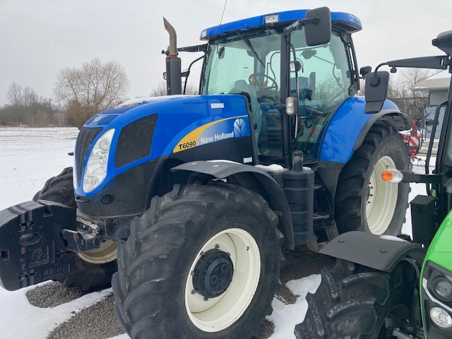 Traktor New Holland T 6090