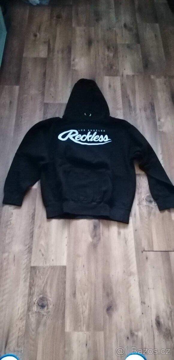 mikina zn. Young&Reckless, dovezena a vyrobena v USA
