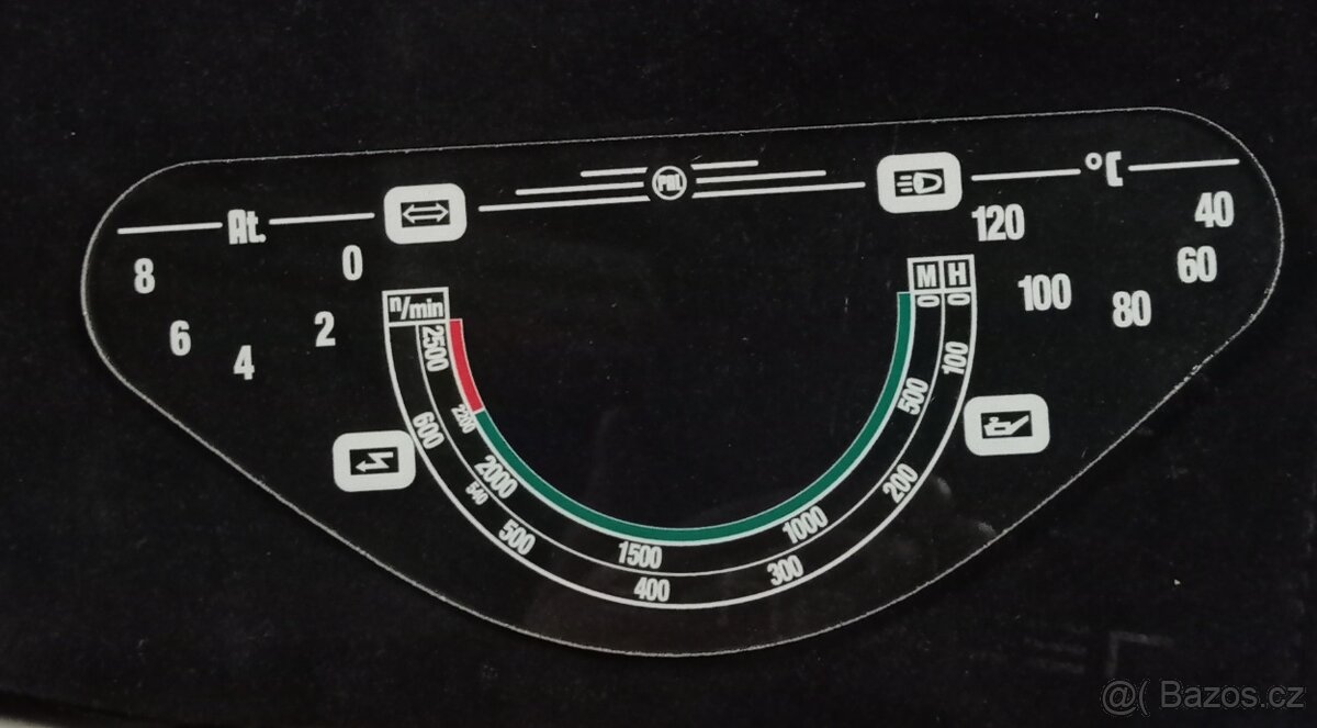 Zetor,Sklo přístrojové desky-tacometr.