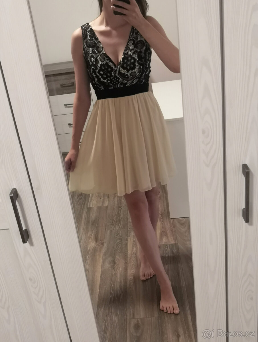 Krátké společenské šaty s krajkou