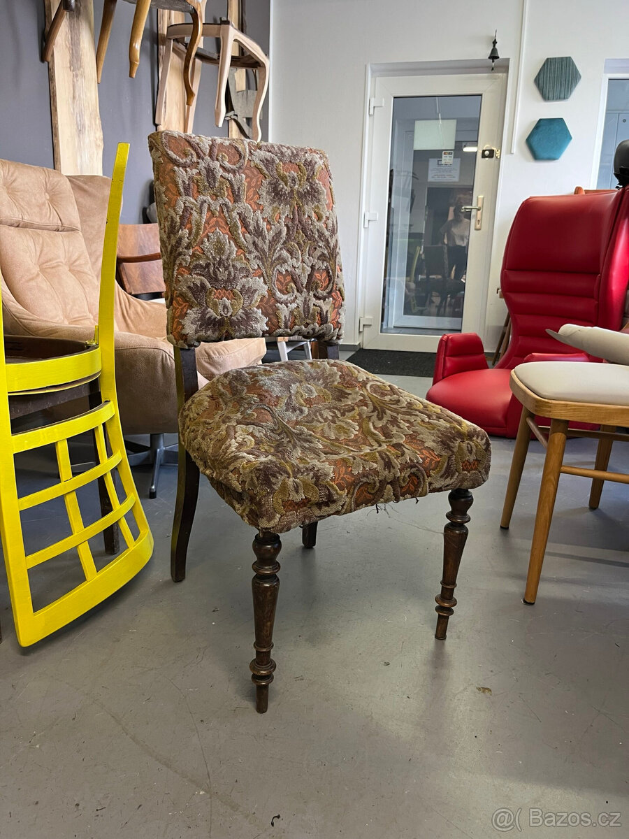 Stará židle k renovaci