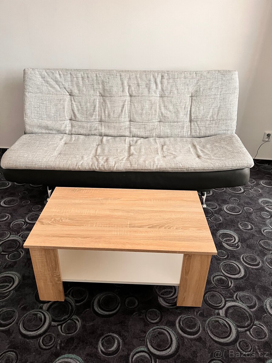 Pohovka s konferenčním stolkem