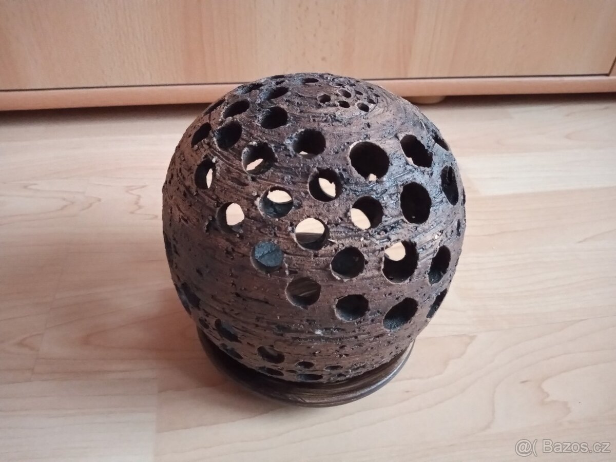 Nový svícen, stínítko ... koule